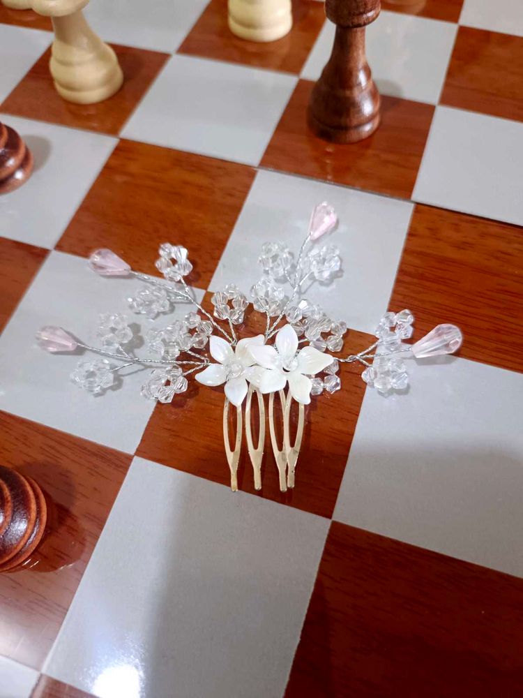 Elegant Bridal Hair Accessory
