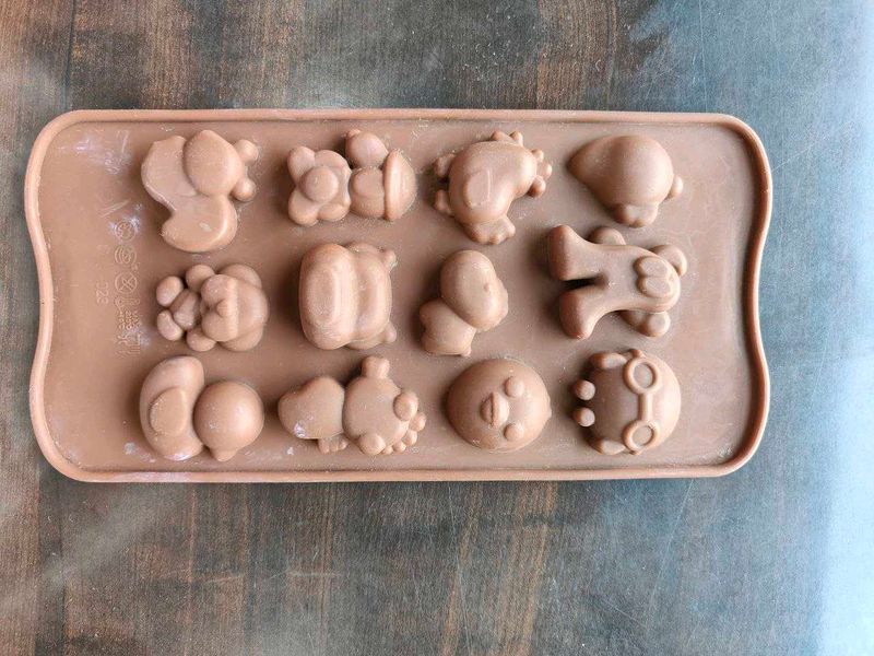 Kids &amp; Squares Chocolate Mould