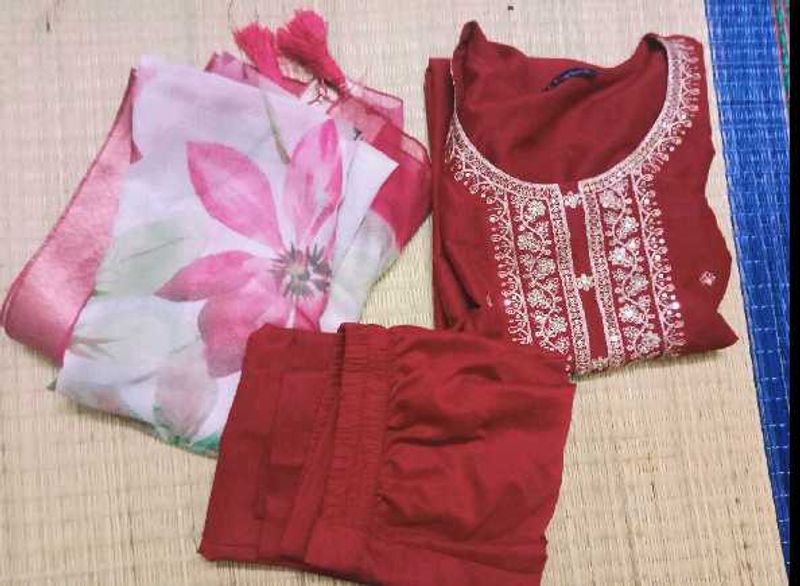 Elegant Red Embroidered Kurta