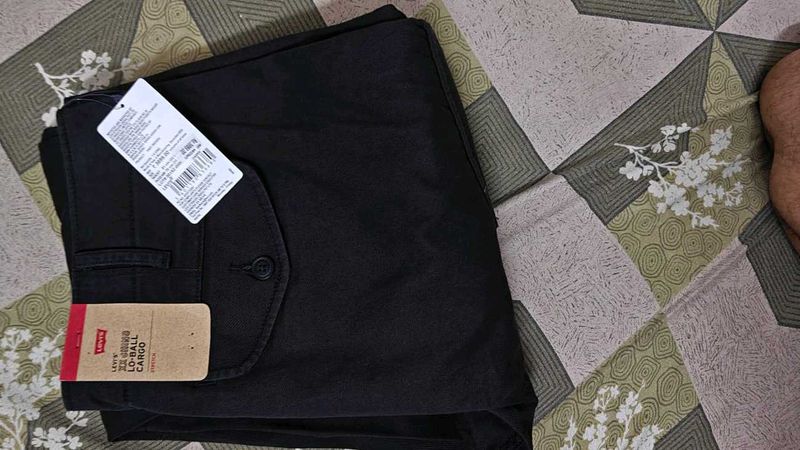 Levi's Black Cargo Pants