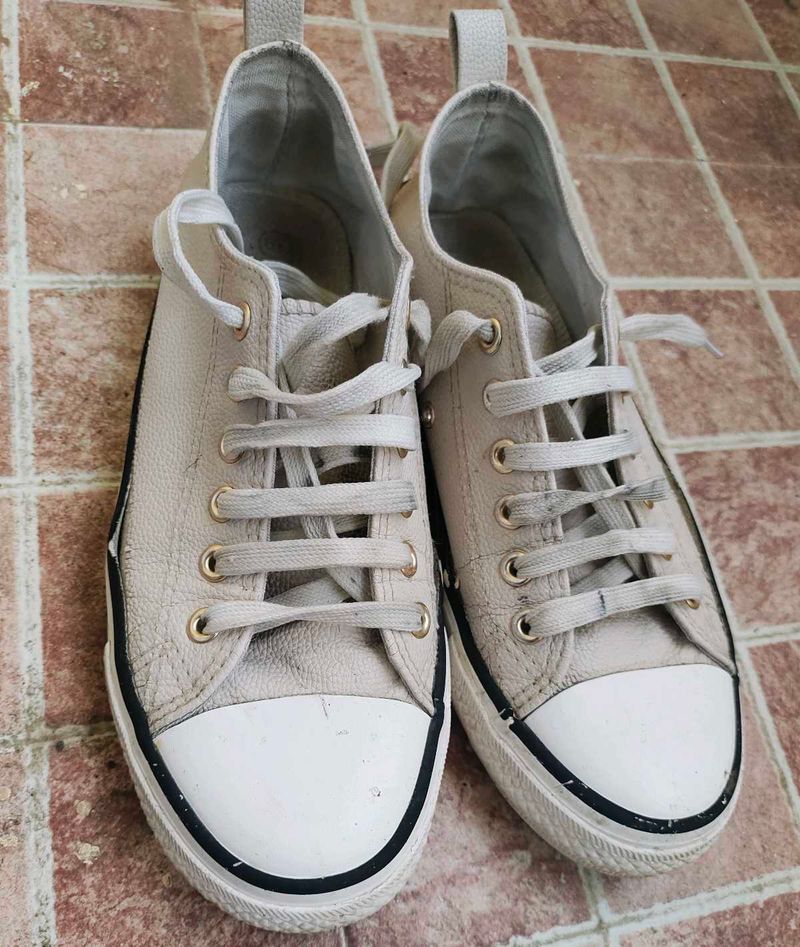 Stylish Beige Leather Sneakers