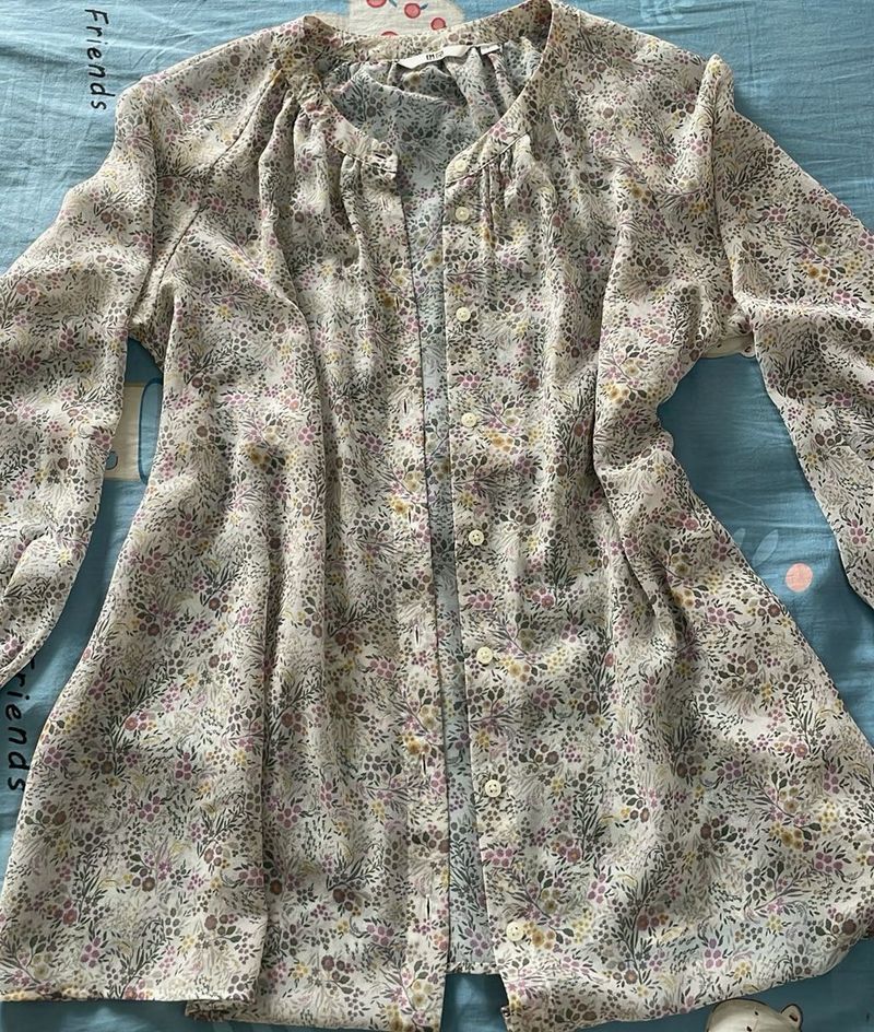 Chic Floral Print Button-Up Blouse