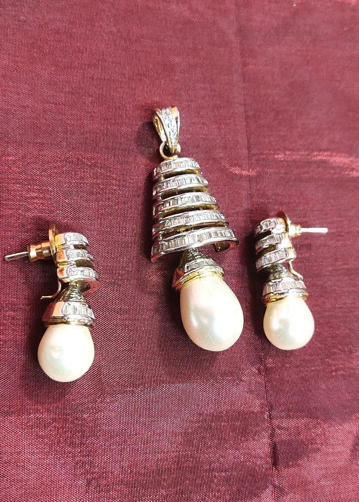 Pendant And Earrings Set