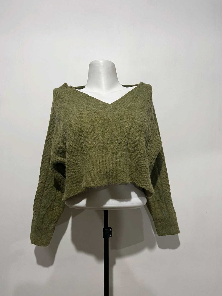 Olive Green cropped V-Neck Sweater