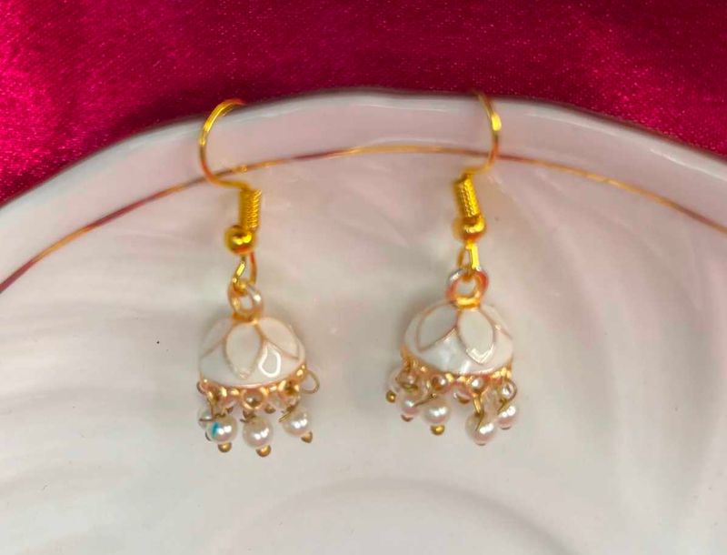 Elegant White &amp; Gold Jhumka Earrings