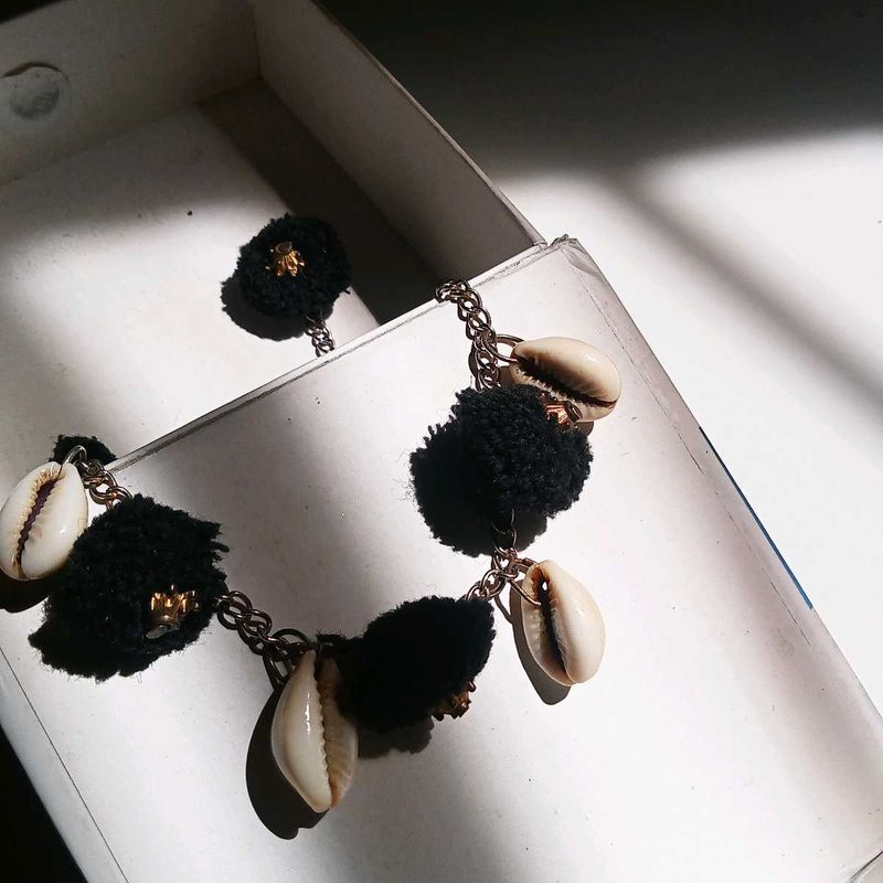 Boho Shell &amp; Pom.pim bracelet