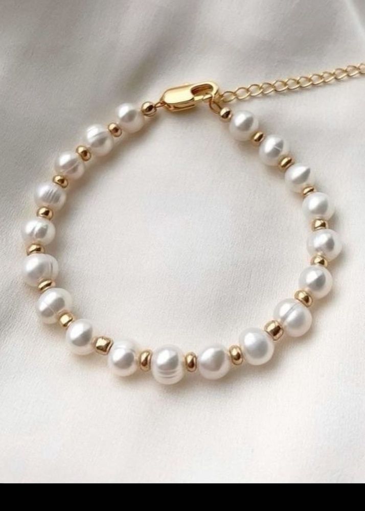 Elegant Pearl &amp; Gold Bead Bracelet