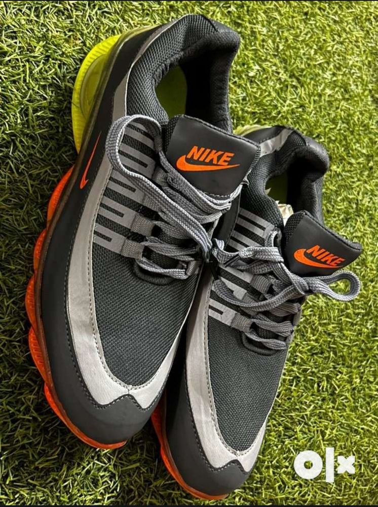 NIKE Shoes Size:9 ,Grey