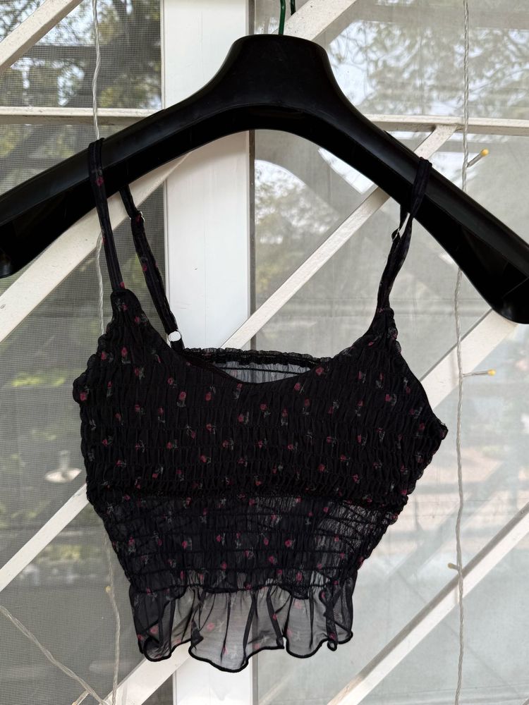 cute black floral crop top🖤🖤