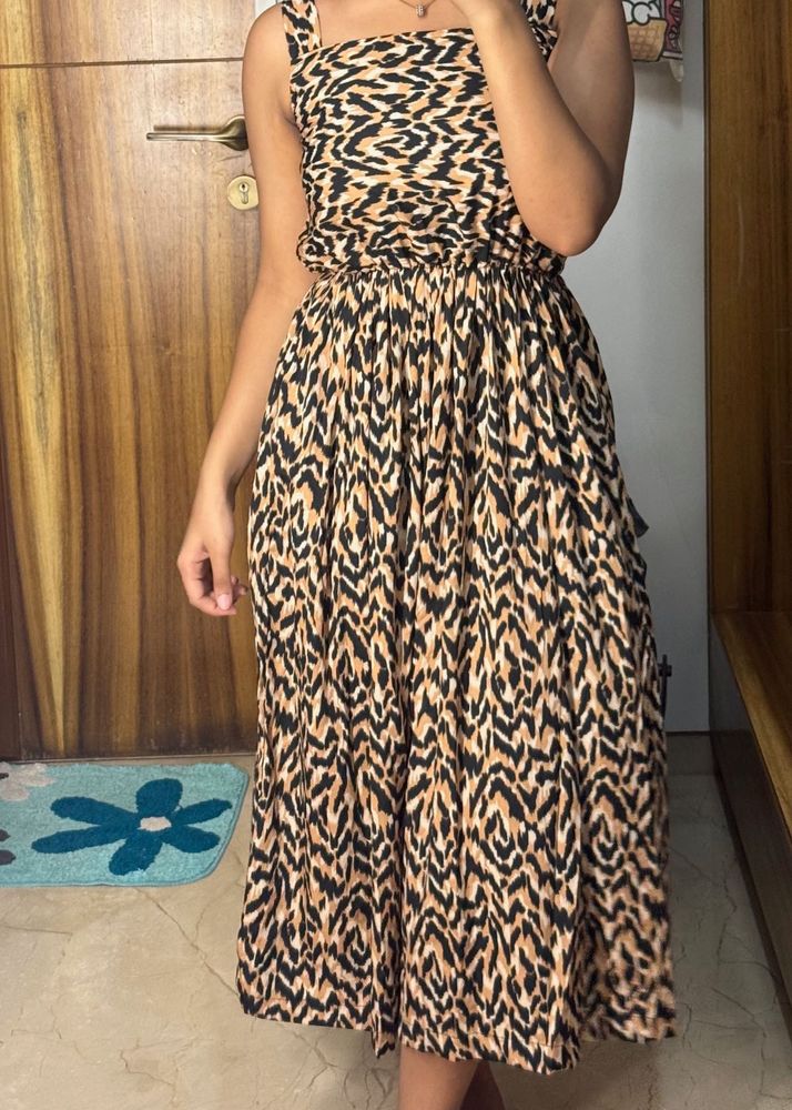 Chic Leopard Print Midi Dress