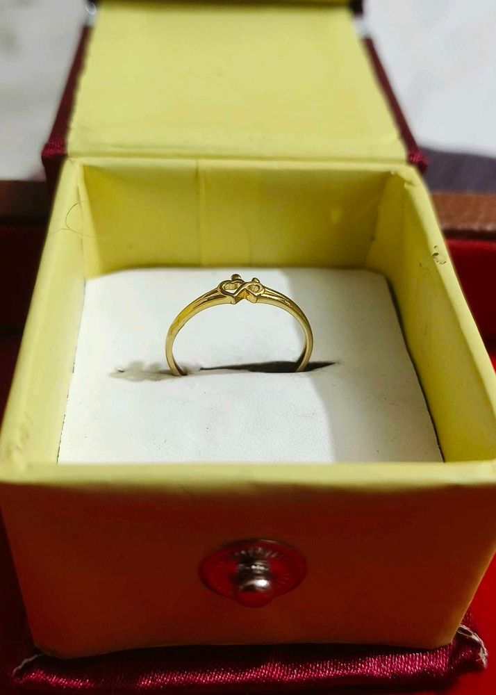 Elegant Gold Heart Ring 18 carat