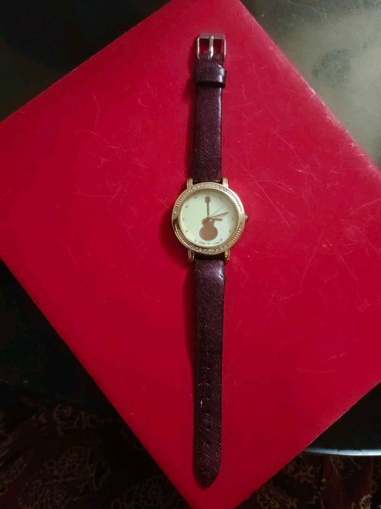 Stylish Women's Watch with Guiter Dial