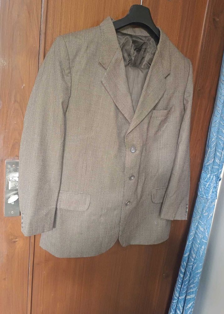 Men's Classic suit perfect for formal n party wear