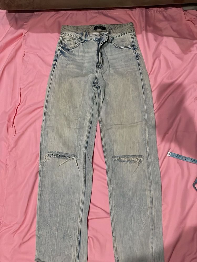 Light Wash Ripped Jeans