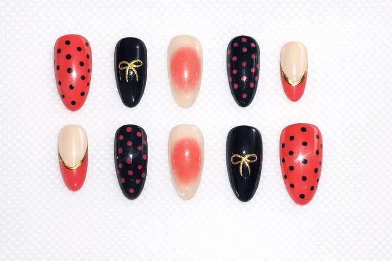 Red and black polka dot - Press-On Nail S