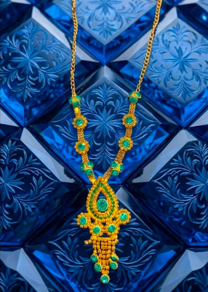 Gold Tone Emerald Necklace Set
