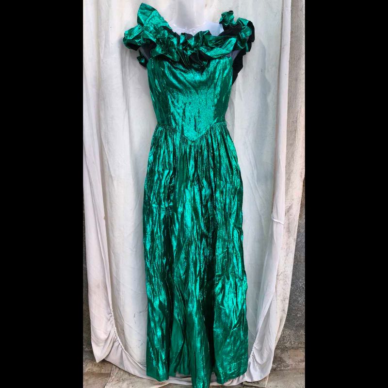 111712. Sparkling Emerald Green Gown