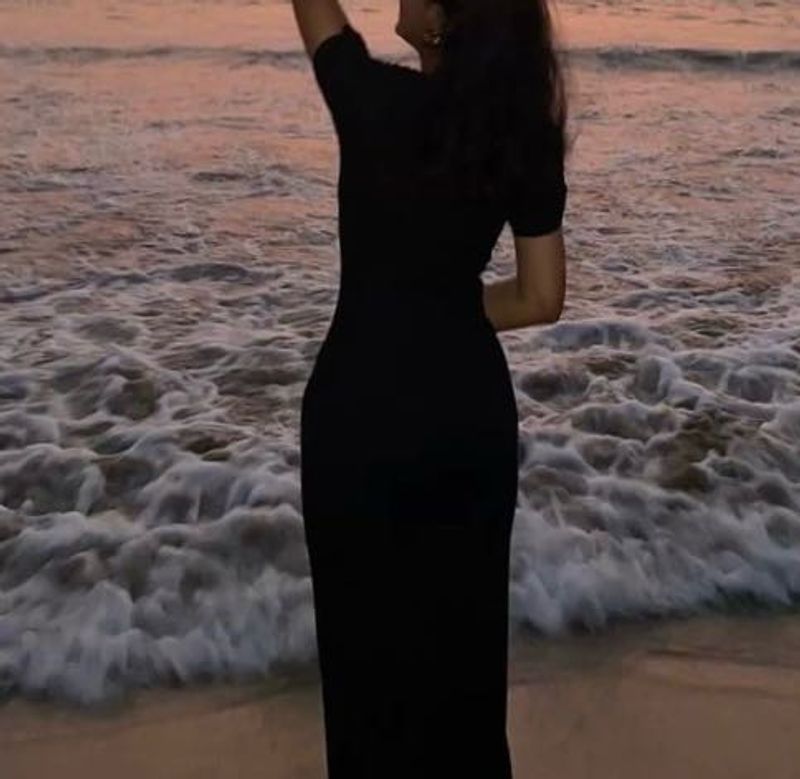 Elegant Black Ribbed Maxi Dress