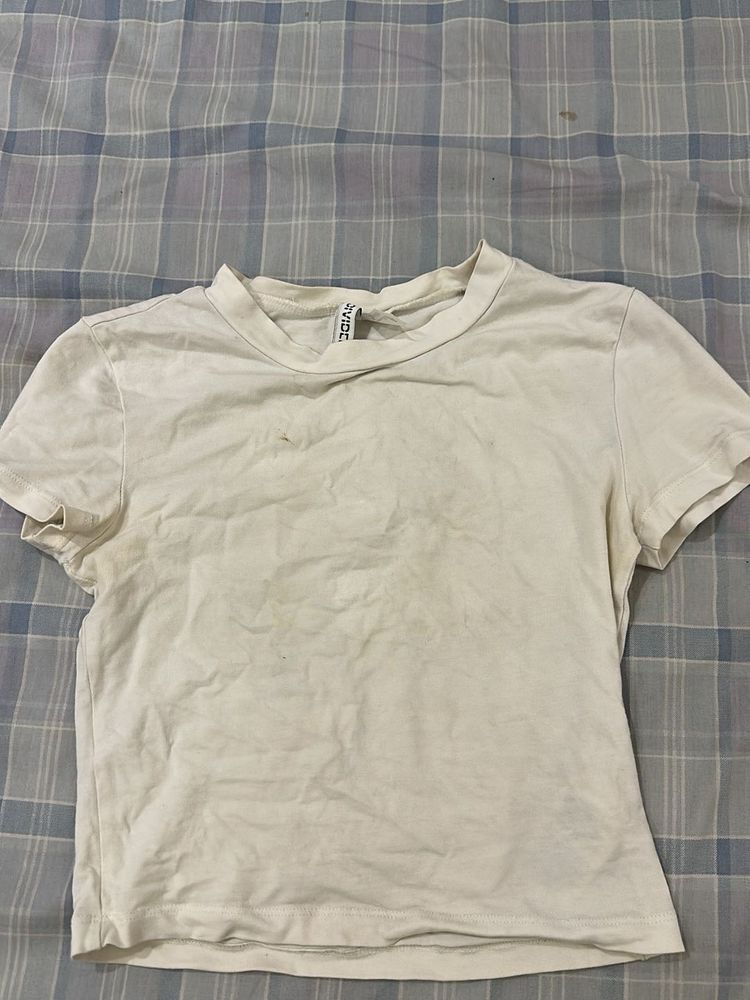 white H&amp;M tshirt