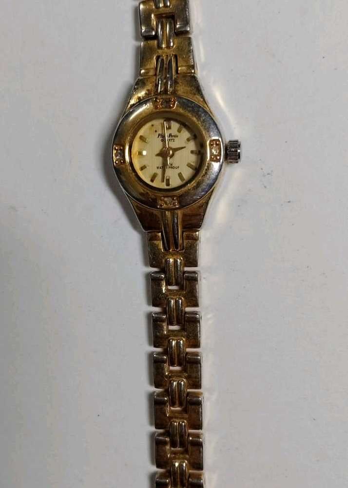 Elegant Gold Tone Women's Watch