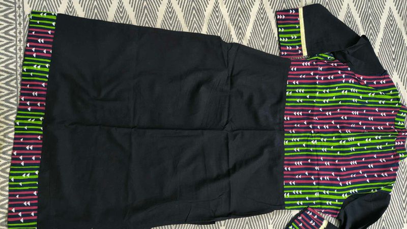 Black pure cotton branded  Kurta with Embroidered