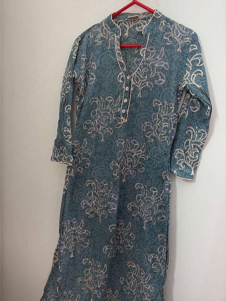 Elegant Blue Embroidered Kurta