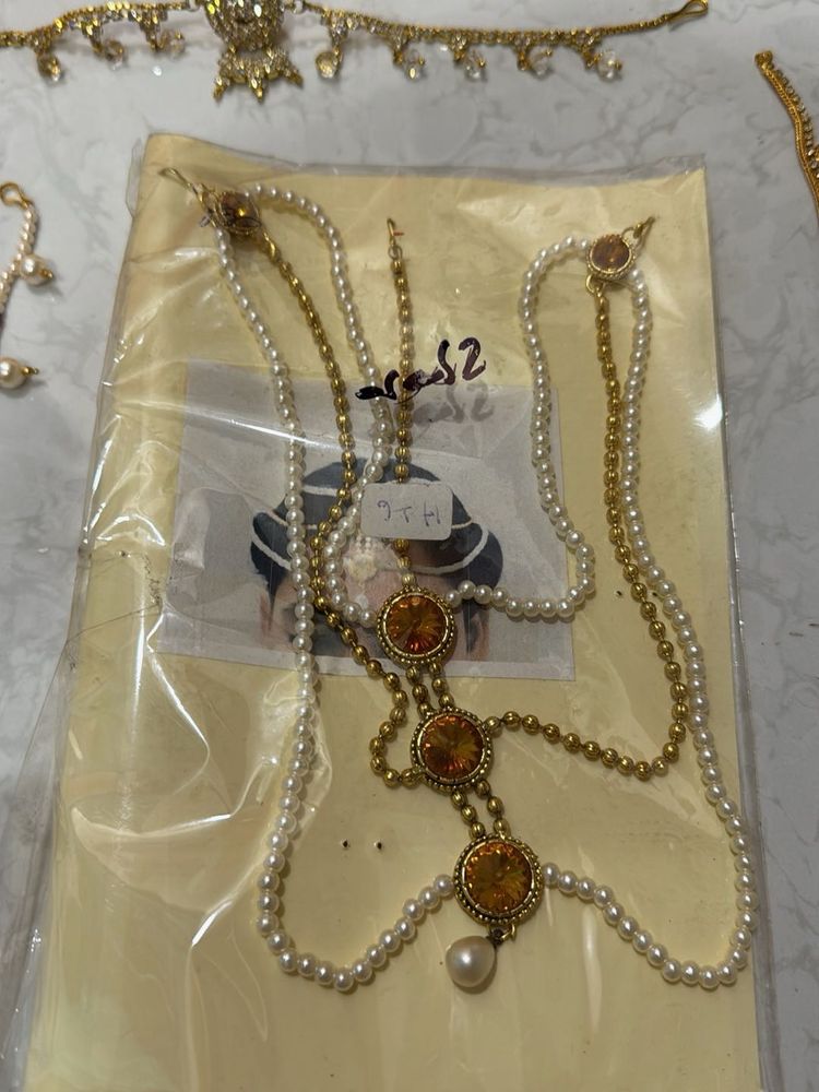 Elegant Pearl &amp; Stone Maang Tikka