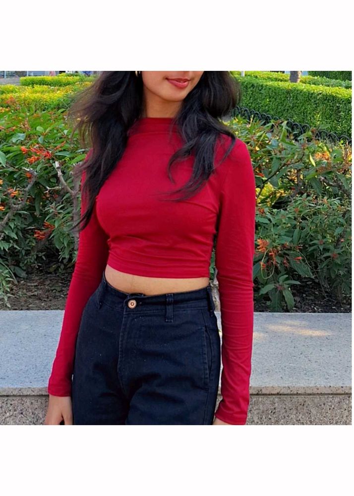 Chic Red Long Sleeve Crop Top