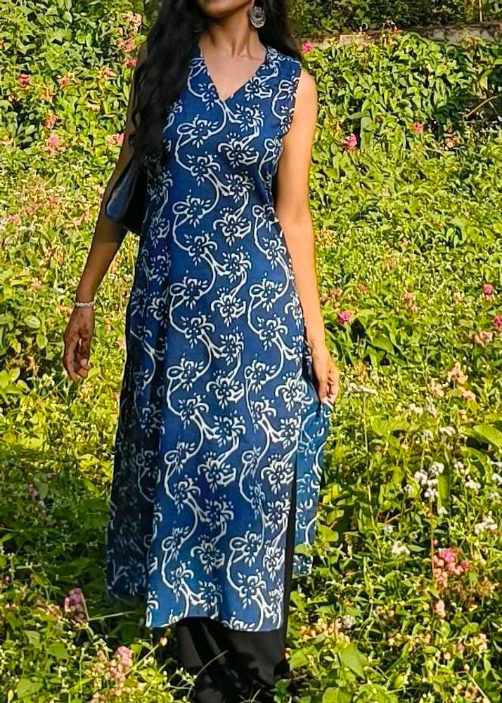 Blue &amp; White Floral Print Kurta