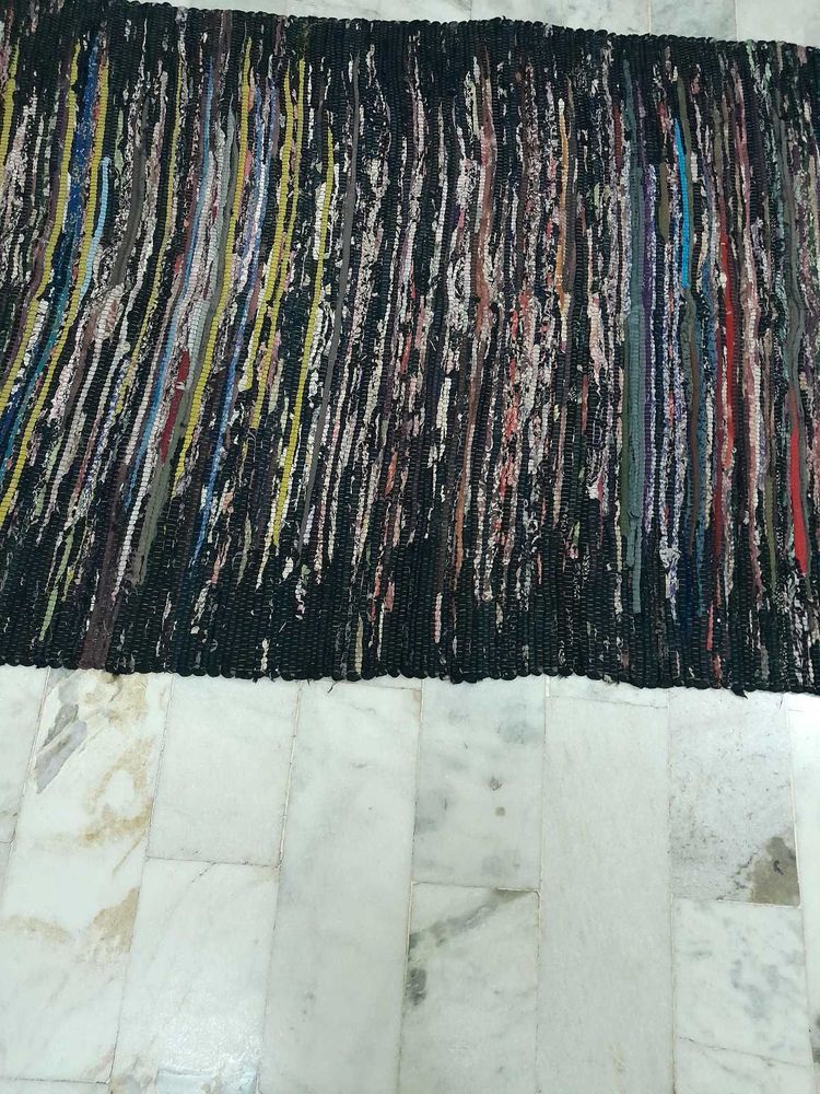 Woven floor mat