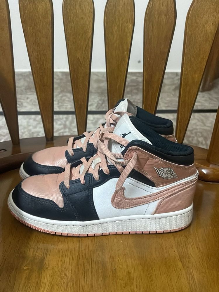Air Jordan 1 Mid SE Sneakers