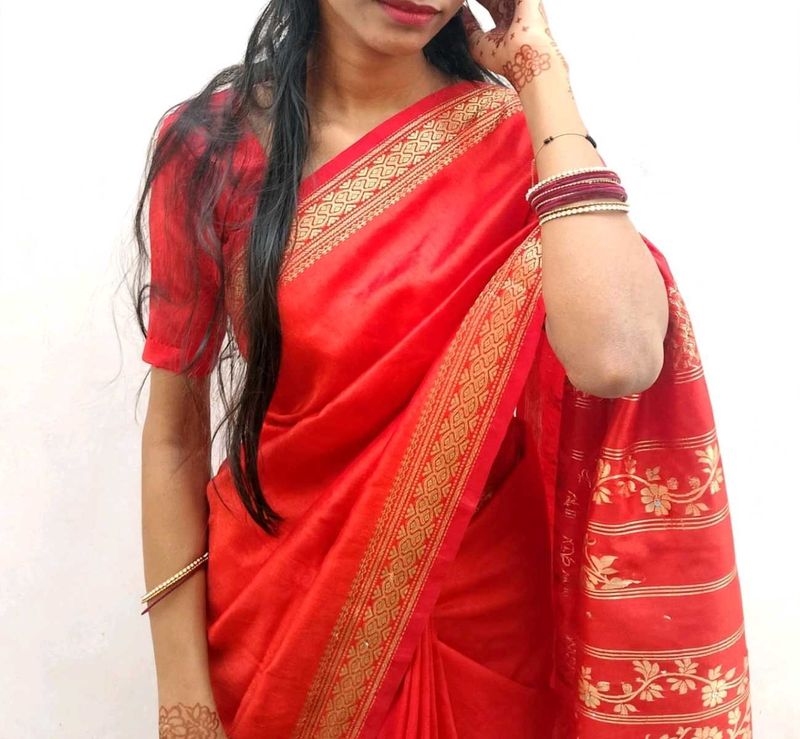 Elegant Red Silk Saree with Golden Border