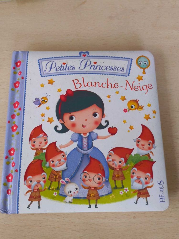 Petites Princesses Blanche-Neige Book