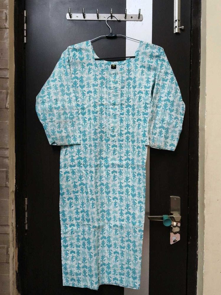 Pretty Blue &amp; White Printed Kurta