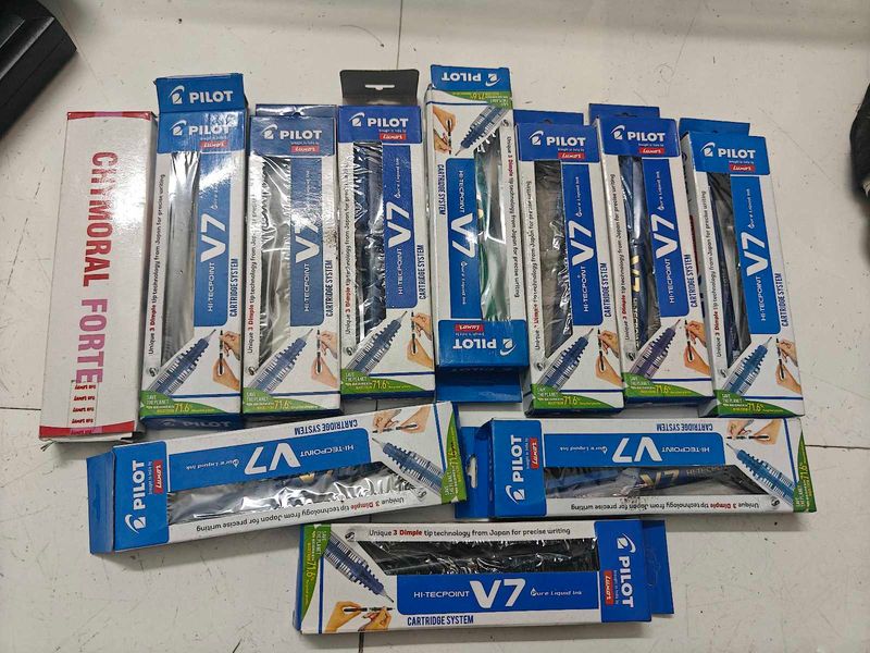 12 Pilot V7 Pen Set
