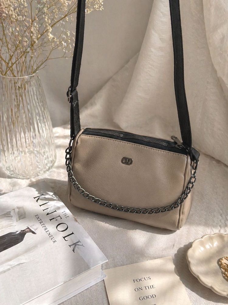 Stylish Crossbody Bag with Adjustable Strap