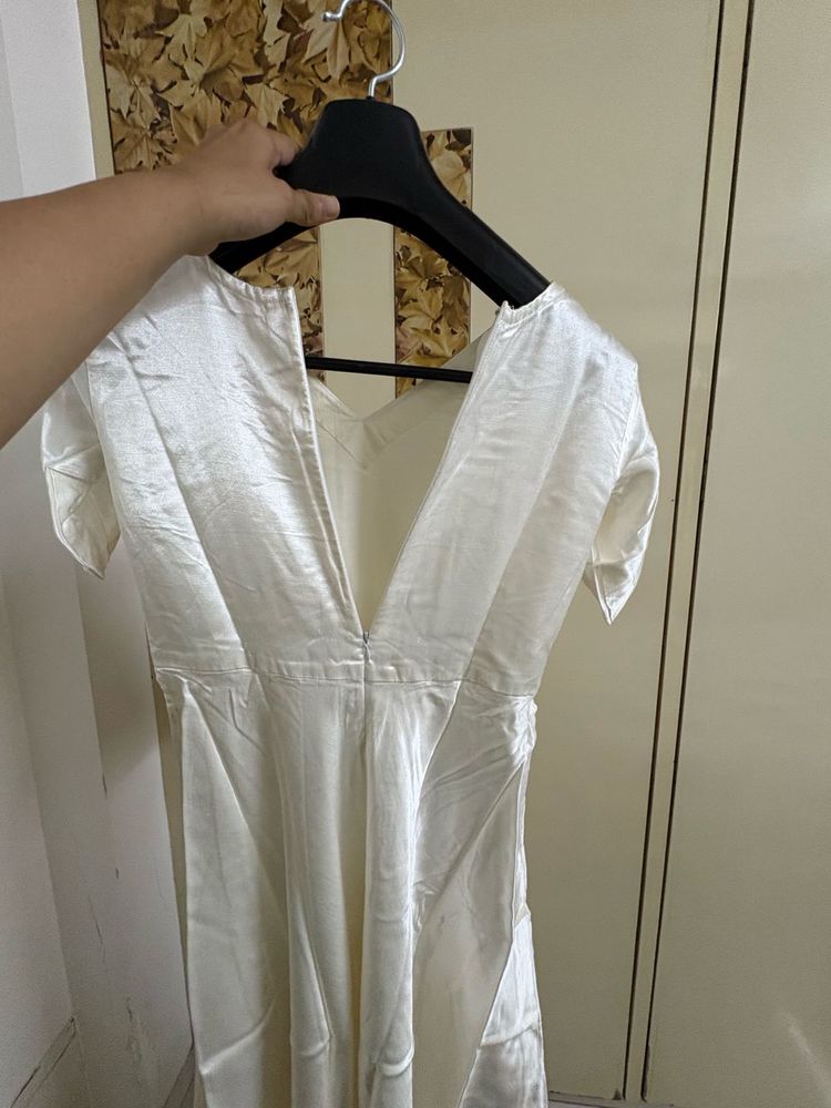 Elegant White Satin V-Neck Dress