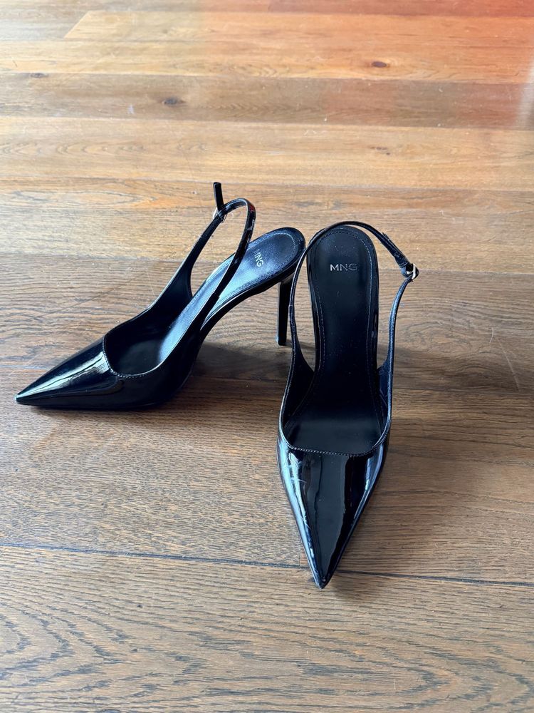 Chic Black Patent Slingback Heels