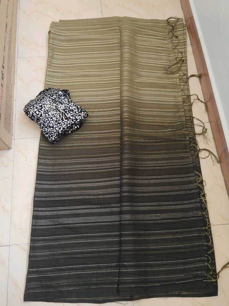 Elegant Striped Saree With Sequin Blouse Piece