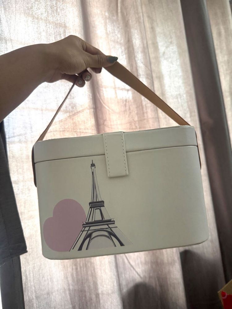 Loreal Paris solid Cosmetic Bag
