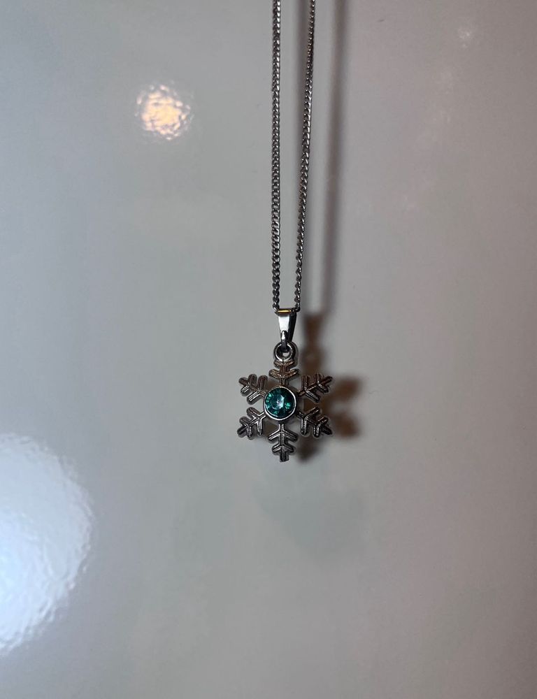 Snowflake Pendant Necklace