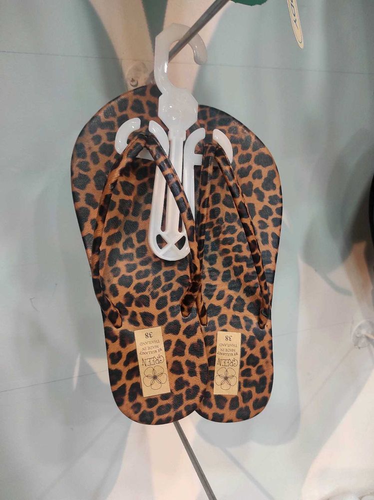 Leopard Print Flip Flops🎀
