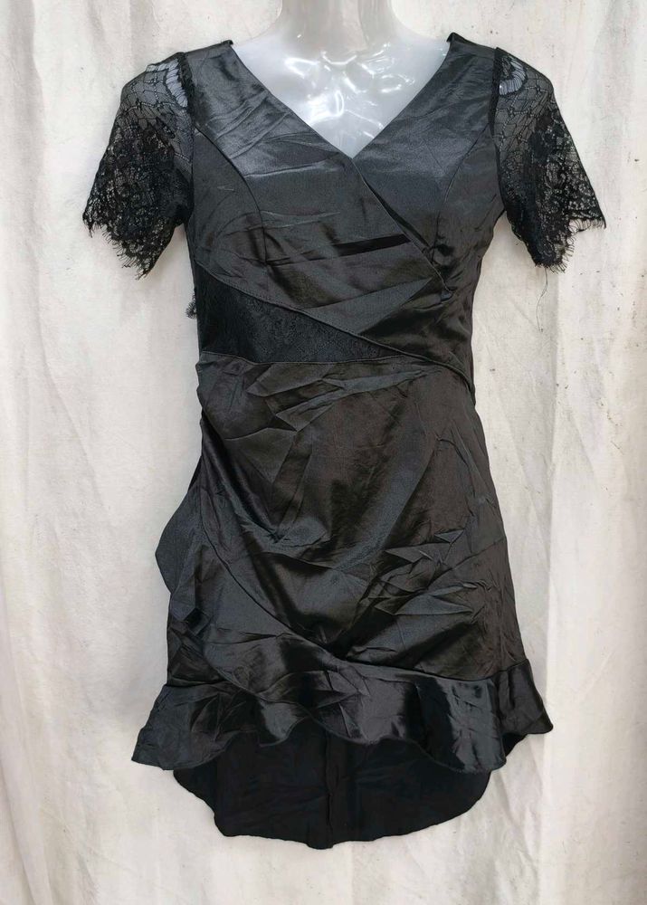 968. Chic Black Lace Sleeve Dress