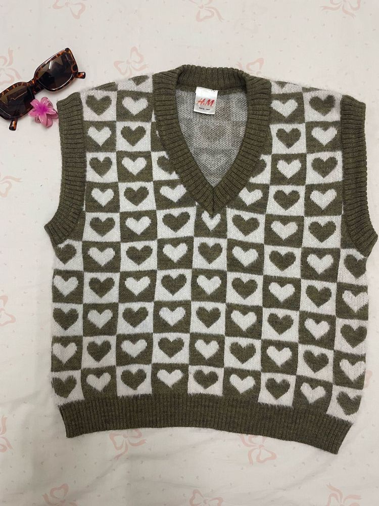 Cute Heart Pattern Sweater Vest