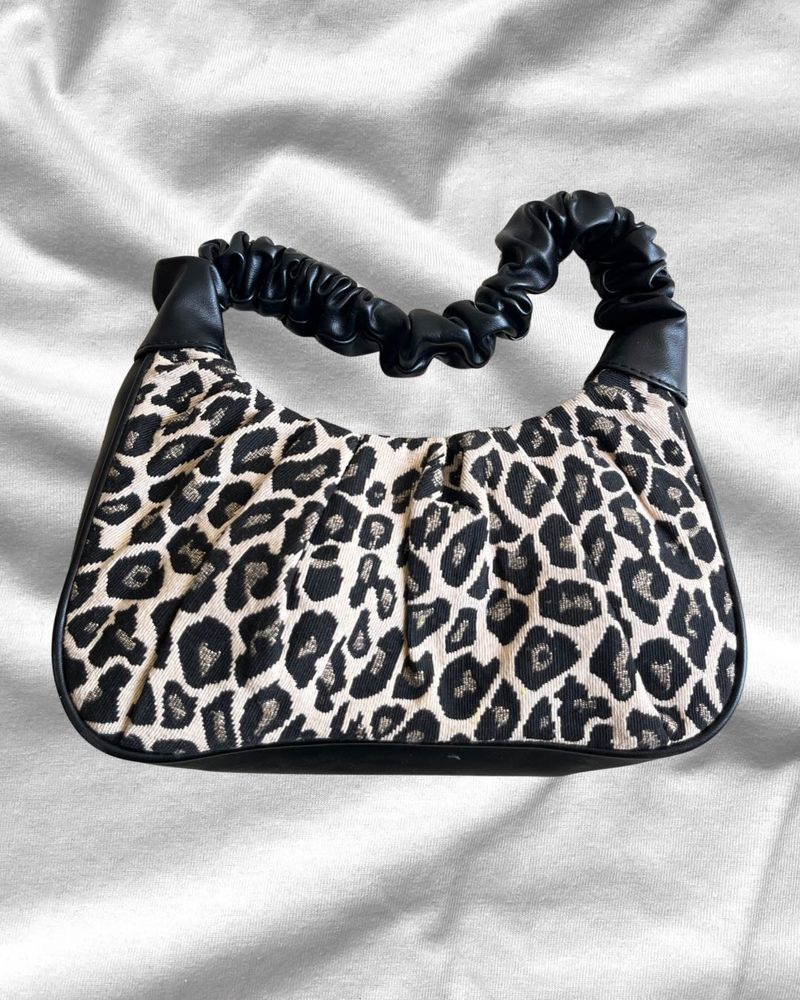 Chic Leopard Print Shoulder Bag