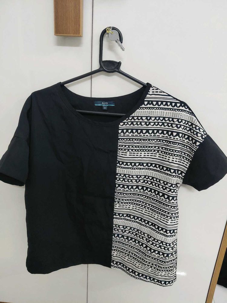 casual Black &amp; White top