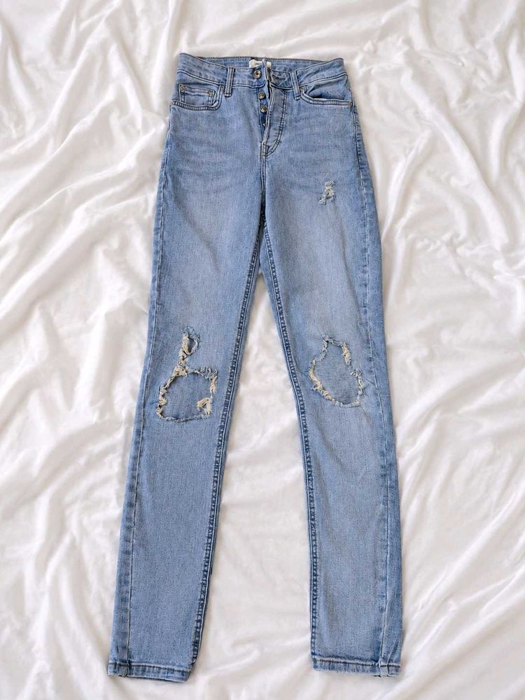 Forever 21 Light wash Distressed Jeans