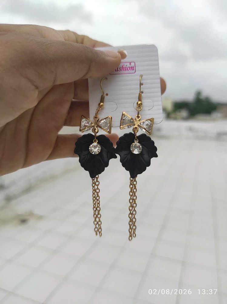 Black Leaf Bow Earrings