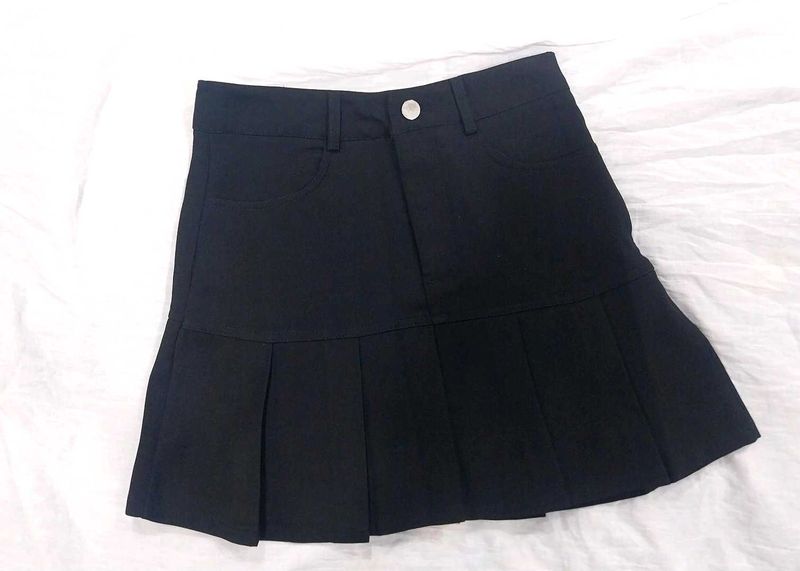 !REDUCED PRICE! Black pleated skirt with shorts