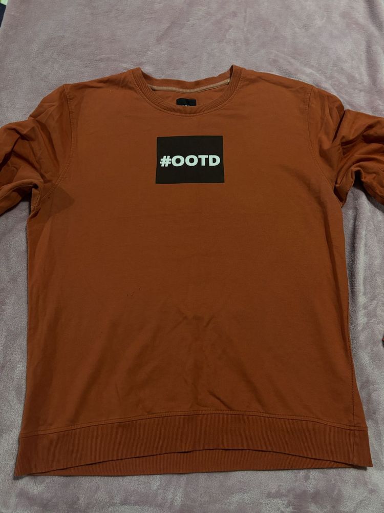 OOTD Rust Crewneck Sweatshirt